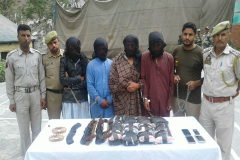 North Kashmir :  With Arms And Drugs, Police Seizes 2 Vehicles