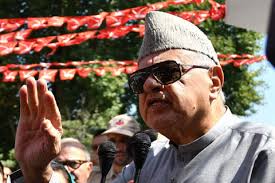 Dr. Farooq Abdullah visits Haji Mian Bashir at Kangan