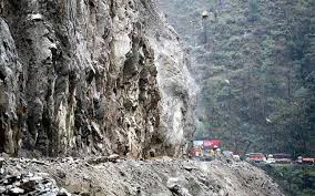 Fresh landslides block Srinagar-Jammu highway