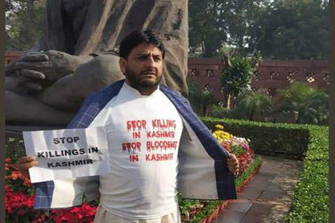 Pulwama Killings: PDP MP Protests Inside Parliament