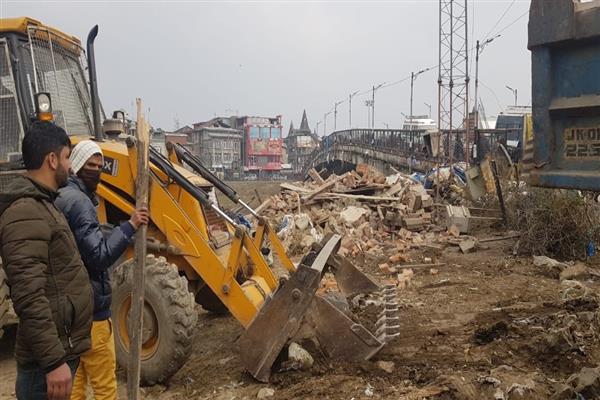 3 bunkers near Amira kadal demolished, Park to be developed on land cleared
