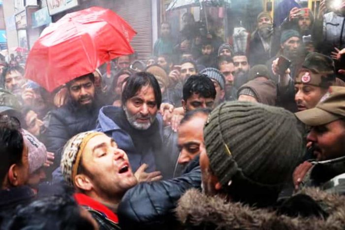 Malik leads JRL protest against plight of Kashmiri prisoners, arrested Malik leads JRL protest against plight of Kashmiri prisoners, arrested