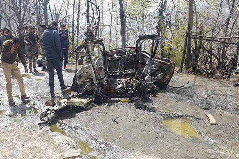 Blast in car on Srinagar-Jammu highway near Banihal