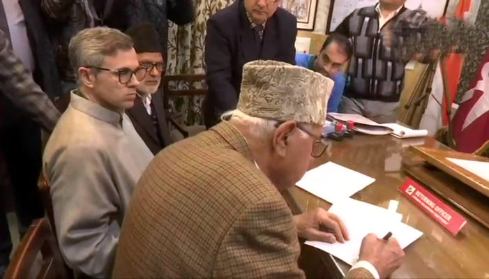 Lok Sabha Polls: Farooq Abdullah files nomination papers for Srinagar seat Lok Sabha Polls: Farooq Abdullah files nomination papers for Srinagar seat