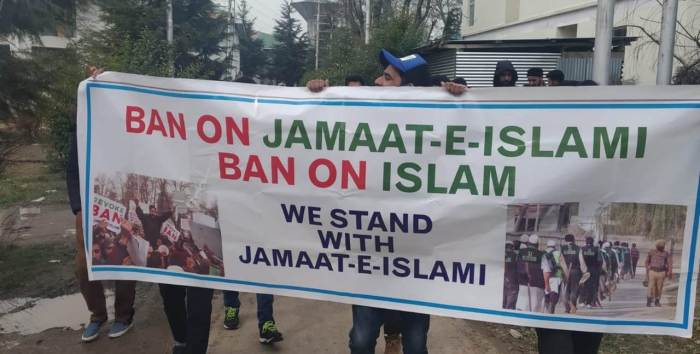 KU students protest against GoI’s ban on Jamaat-e-Islami
