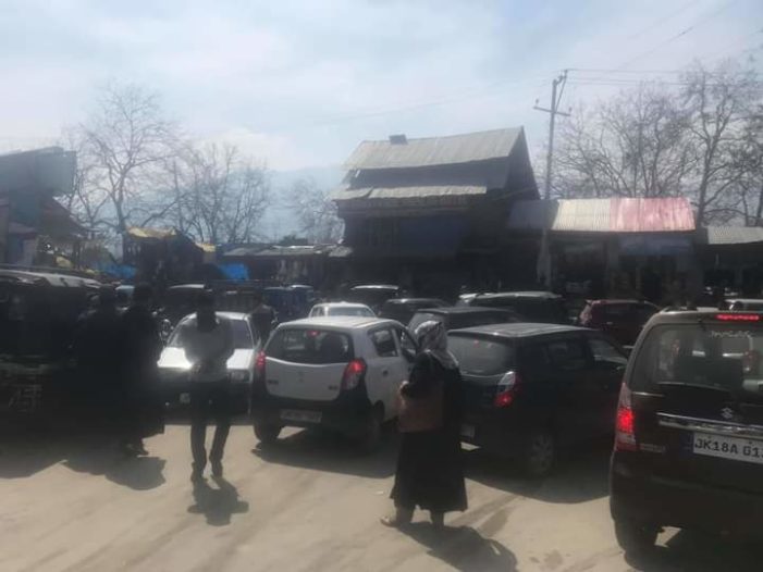 Despite bus stand, Kulgam in traffic mess