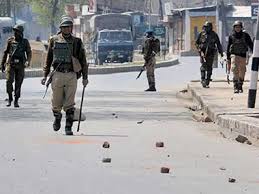 Policeman injured during clashes in Shopian