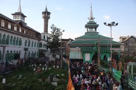 Thousands attend Urs of Hazrat Sheikh Dawood in Srinagar