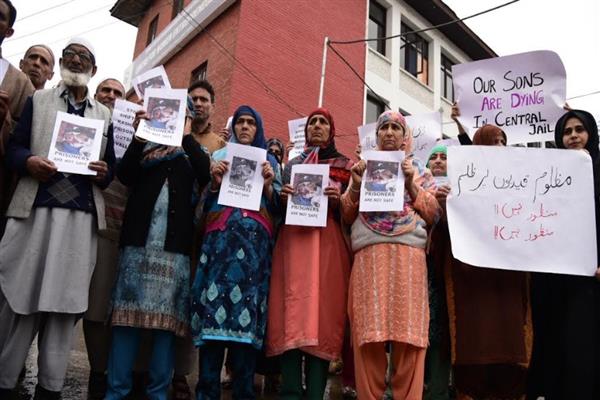 Central jail Srinagar: Families of inmates protest, demand withdrawal of FIR