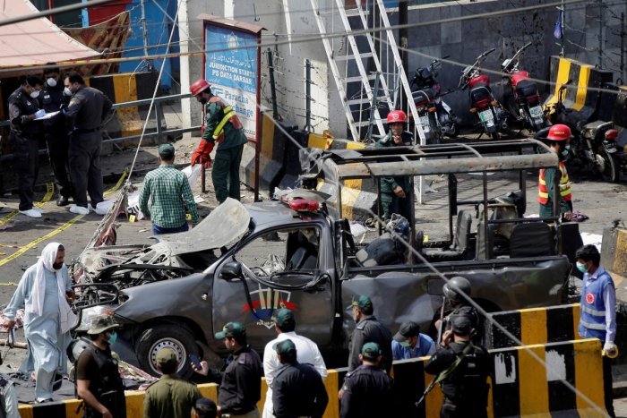 9 killed in Pak suicide blast outside shrine in Lahore