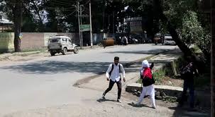Clashes erupt outside Bemina, Amar Singh colleges in Srinagar