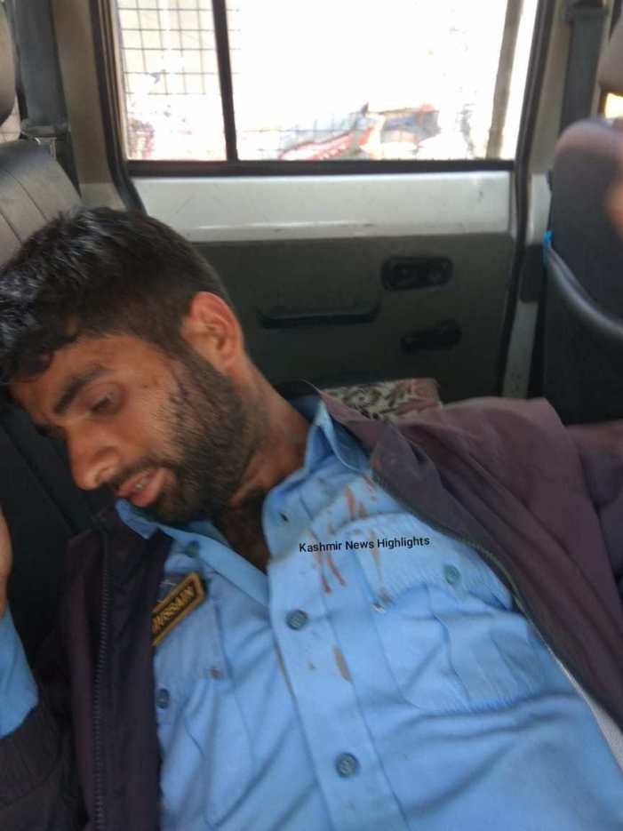 Army ‘ruthlessly’ beats traffic cop at Nowgam Chowk in Srinagar