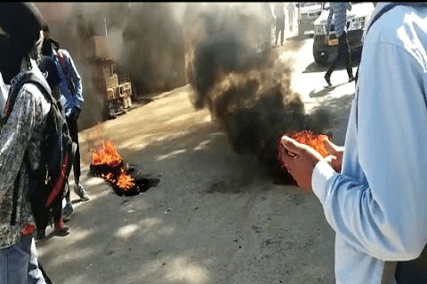 Protest in Tral against thrashing of Sikh driver in Delhi