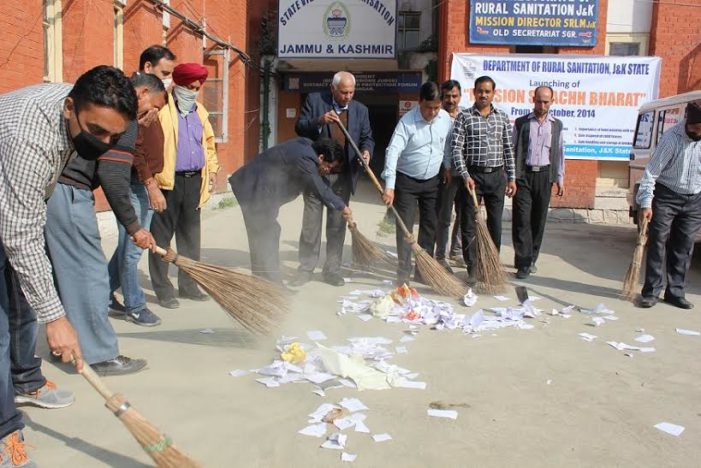 District admin Ganderbal conducts mega sanitation drive at Baltal, Sonamarg