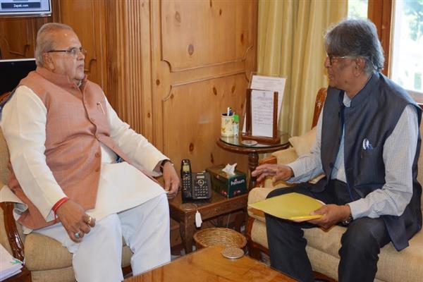 VC Kashmir University meets Governor