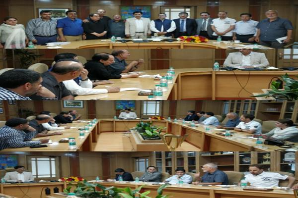PHD Chamber delegation meets J&K Bank Chairman