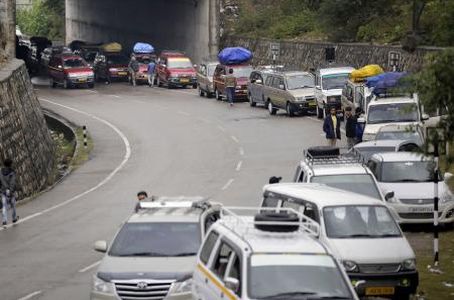 Srinagar-Jammu highway closed for vehicular traffic for next seven Fridays Srinagar-Jammu highway closed for vehicular traffic for next seven Fridays