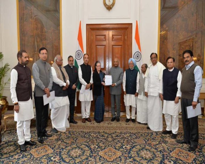 Cong leaders meet Prez, demand Amit Shah’s resignation over Delhi violence