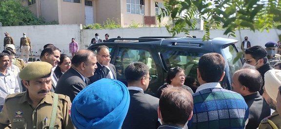 Coronavirus: Justice Mittal inspects court premises to assess implementation of preventive measures