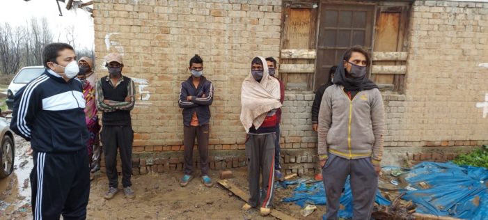 DC Budgam visits Brick Kilns, distributes ration among labourers