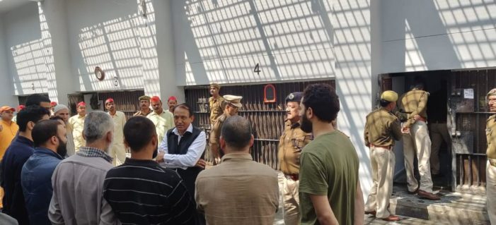 DGP Prisons meets J&K detainees in UP central jail DGP Prisons meets J&K detainees in UP central jail