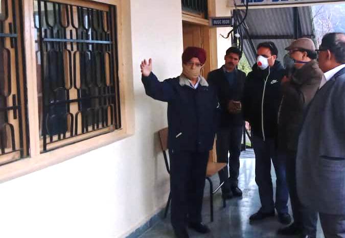 DM Kishtwar appeals public to observe lock down