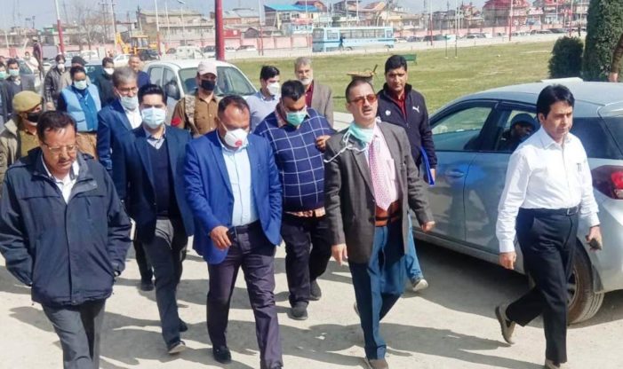 Div Com visits SKIMS Medical College, Hospital Bemina