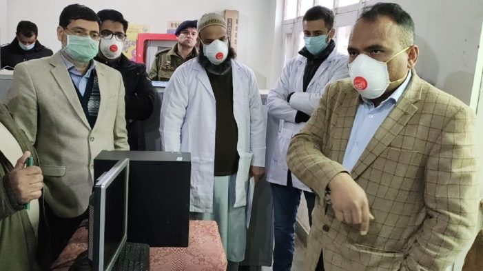 Div Com visits Bandipora, takes stock of COVID-19 control measures