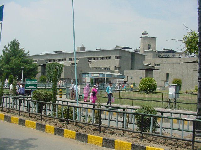 SKIMS turns Covid-19 hot spot area, Covid-19 positives repeatedly lodged in Emergency Unit SKIMS turns Covid-19 hot spot area, Covid-19 positives repeatedly lodged in Emergency Unit