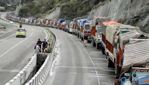 No fresh traffic allowed on Jammu-Srinagar NH for second day