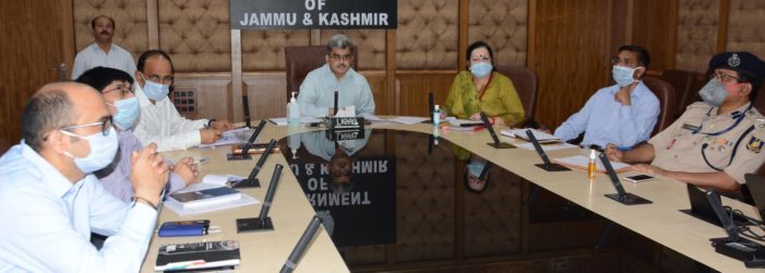 Atal Dulloo reviews facilities in COVID-19 hospitals