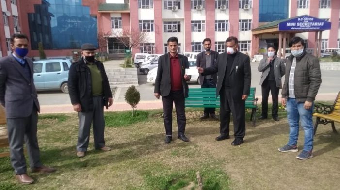 DC Kulgam reviews arrangement, urges people to stay home to stay safe