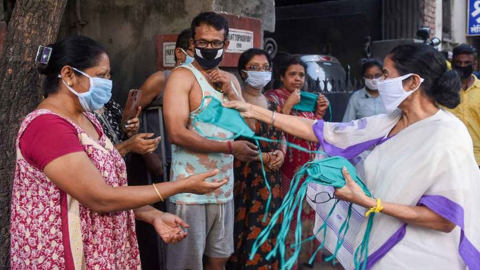 Mamata gives Rs 10 lakh insurance cover to journalists, asks them to report positive news