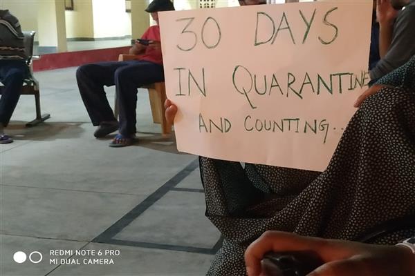 Police detains several parents who intends to start journey voluntarily towards Rajasthan