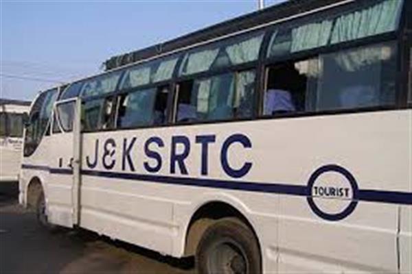 320 stranded laborers of Kulgam arrives home 320 stranded laborers of Kulgam arrives home