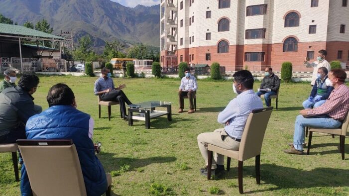 DC Srinagar inspects facilities at quarantine centres