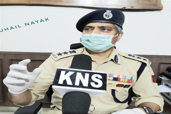 Be responsible citizens, stay away from organizing public meets: SSP Srinagar Be responsible citizens, stay away from organizing public meets: SSP Srinagar