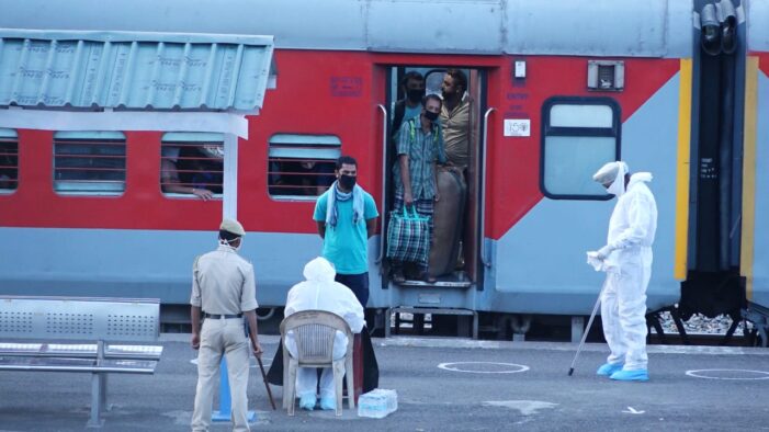 Govt. evacuates 39825 JK inhabitants through Lakhanpur till date, 3217 reach Udhampur in 3 special trains, 419 students by flight from Bangladesh