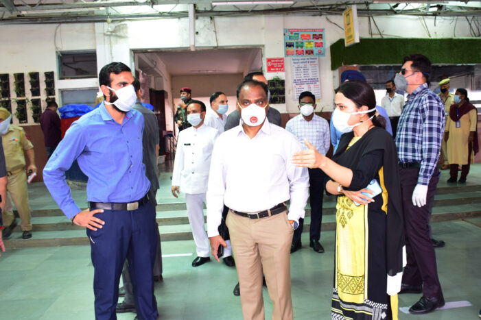 COVID-19: Lt Governor G C Murmu visits Railway Station, tours Jammu city post lockdown relaxations