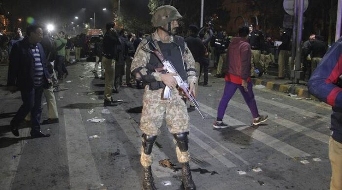 Roadside bomb kills 6 Pakistani troops
