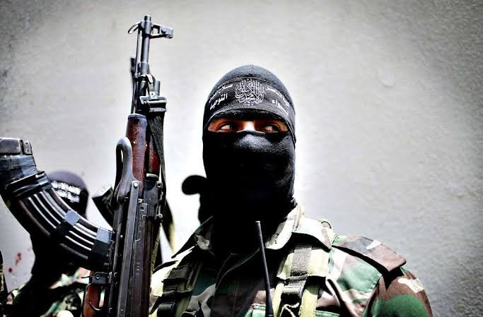 Naib Tehsildar’s family contests police’s “hideout bust” claim in South Kashmir