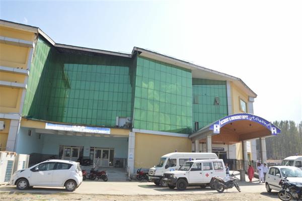 DC Baramulla Announces Full Time Dedicated Hospital for COVID-19 Patients