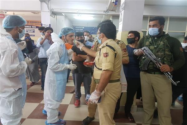 Police reaches out to medicos, paramedics Police reaches out to medicos, paramedics
