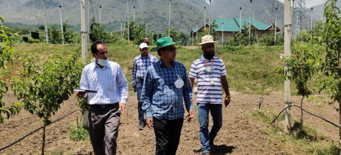 Director Horticulture visits Centre of Excellence, Zawoora Srinagar