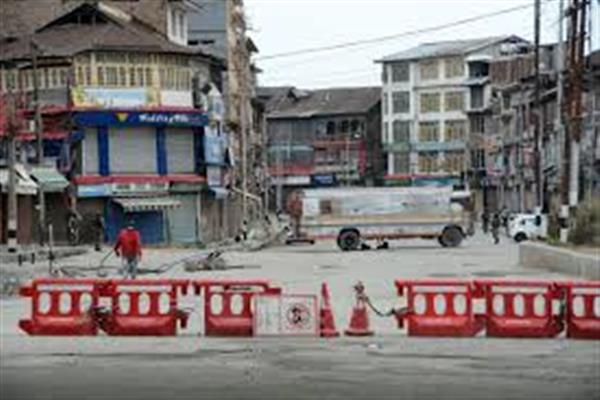 COVID-19: DDMA Srinagar issues advisory for red zones, reviews testing