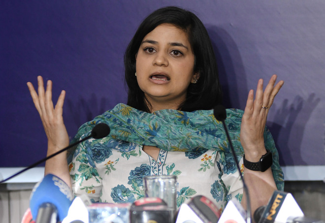 Iltija recalls dark moment when her mother Mehbooba was taken away on August 5
