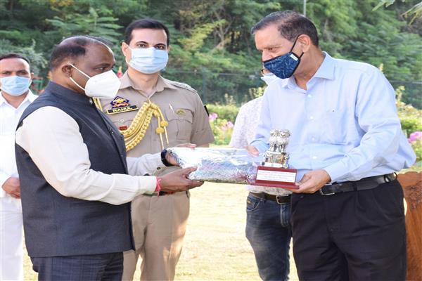 Raj Bhavan accords warm send off to Director SSF
