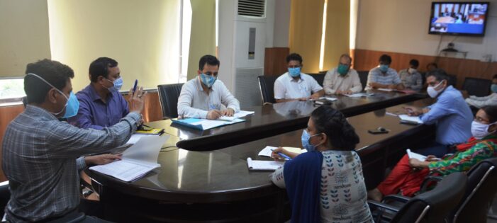 Div Com reviews progress on border bunkers