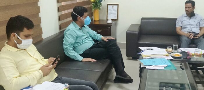Div Com reviews security scenario, pace of work on border bunkers in Hiranagar Tehsil
