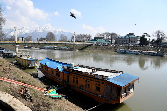 Houseboat owners seek package